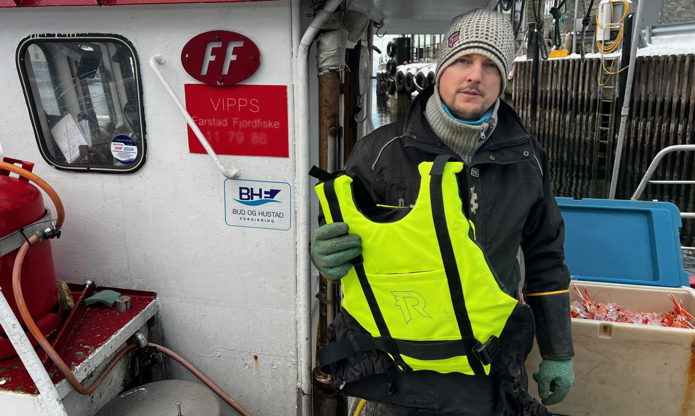 Sjarkfisker Espen Marø Farstad fikk en viktig påminnelse, og kjøpte seg blant annet en ny vest etter å ha hørt om uhellet til Jan-Ola.
